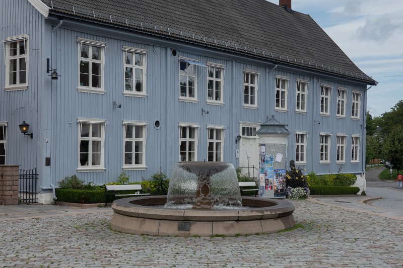 HEL02720.jpg